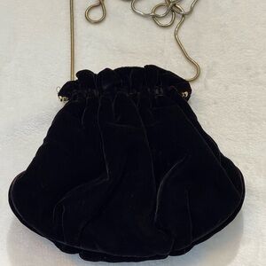 PARTNERS MERVYNS DARK MAROON VELVET, MERAL CHAIN,